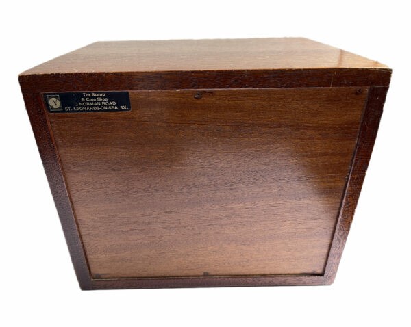 meuble cabinet medaille-4